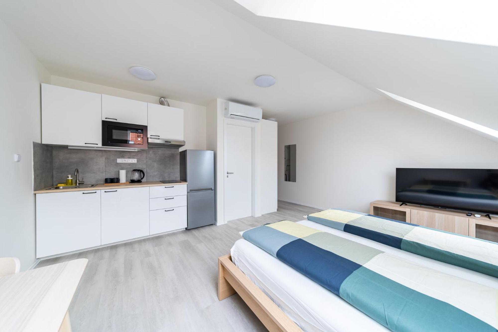 Apartments Borivojova 63 Прага Екстериор снимка