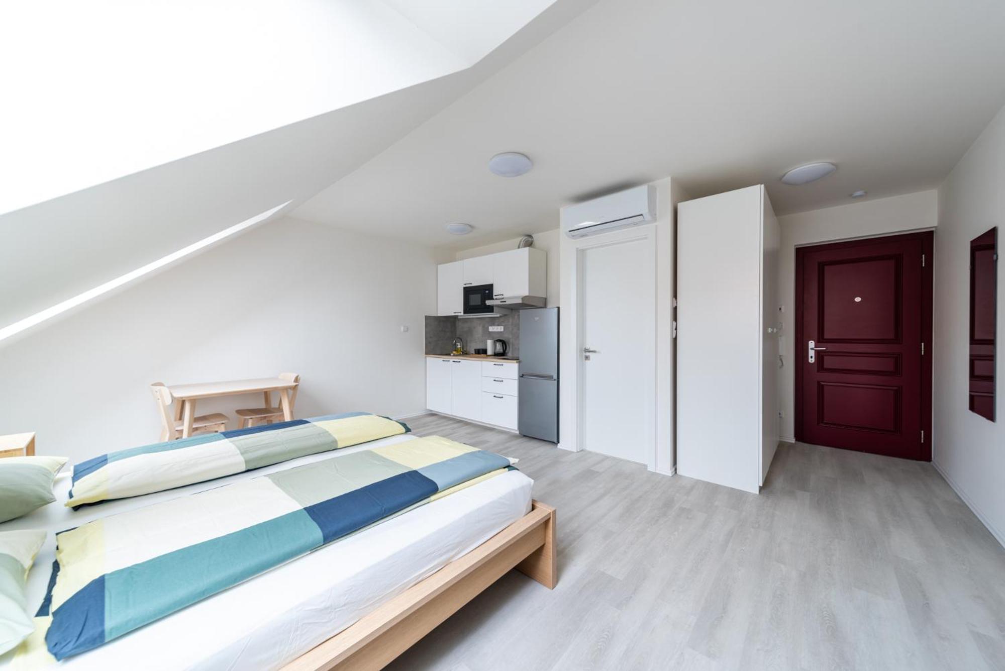 Apartments Borivojova 63 Прага Екстериор снимка