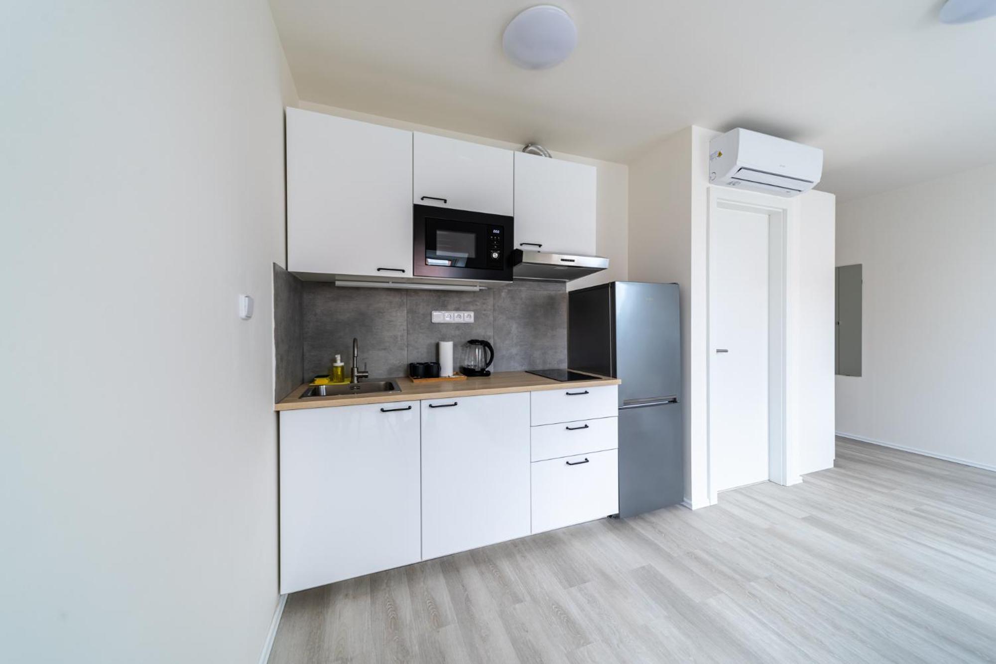 Apartments Borivojova 63 Прага Екстериор снимка