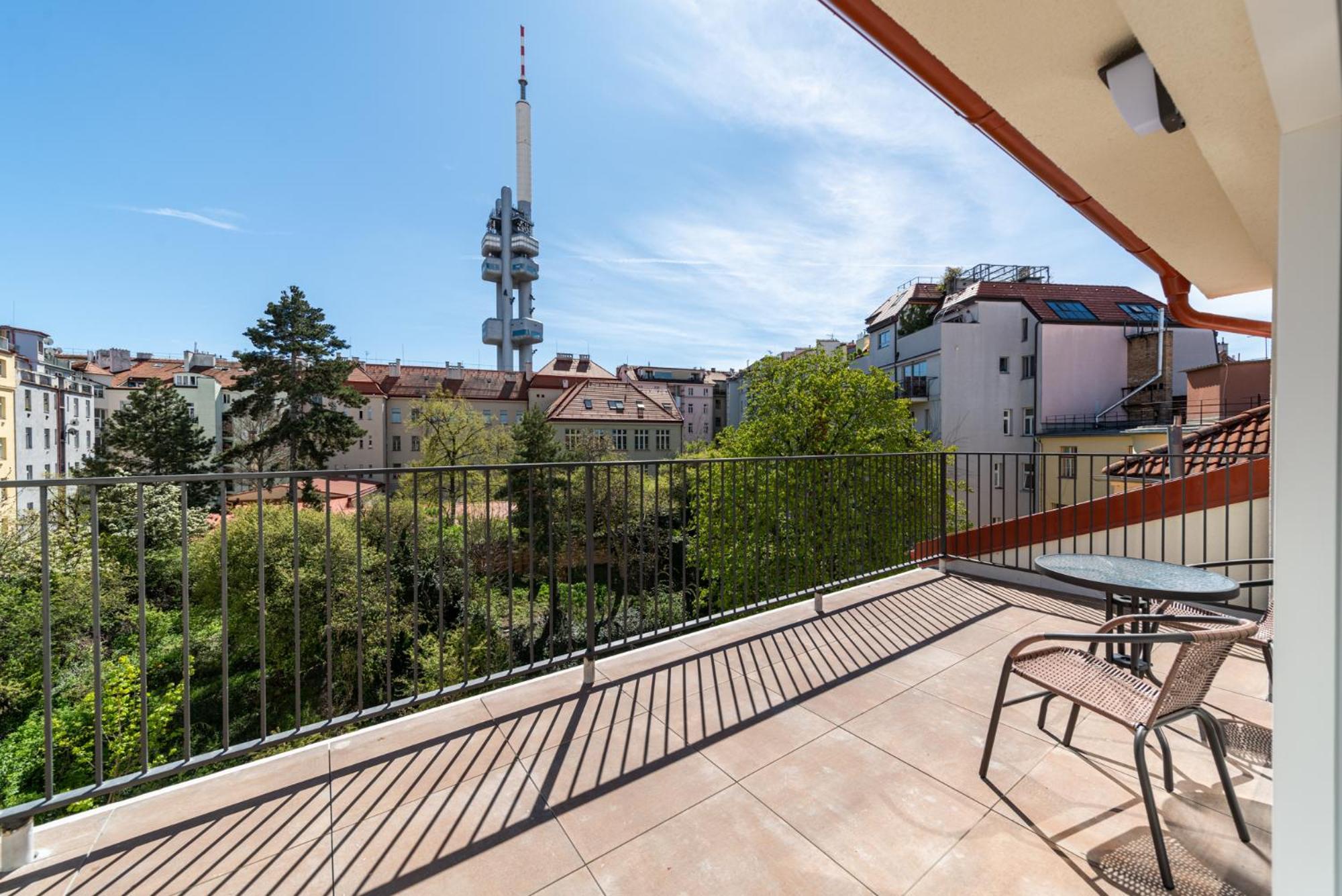 Apartments Borivojova 63 Прага Екстериор снимка