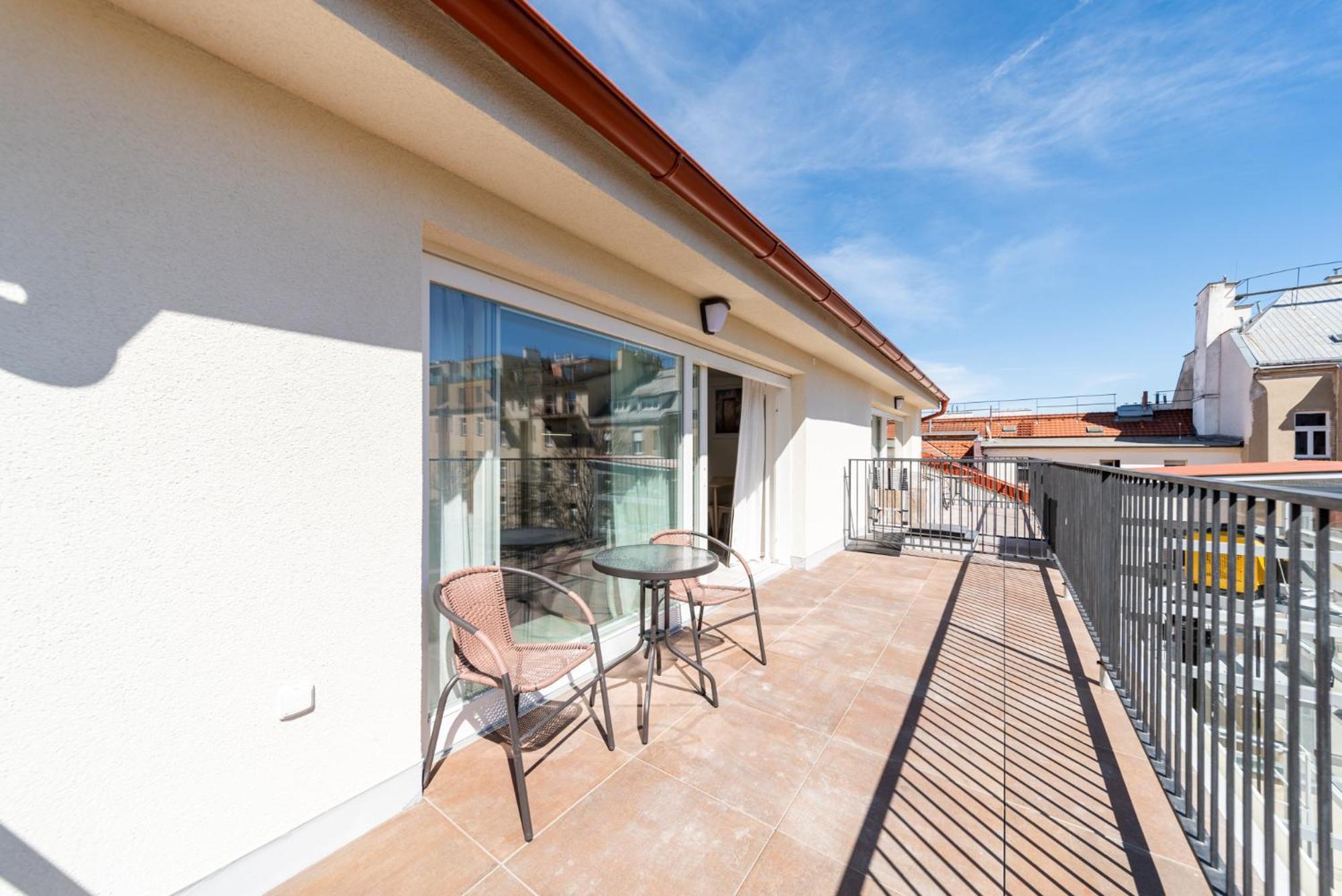 Apartments Borivojova 63 Прага Екстериор снимка
