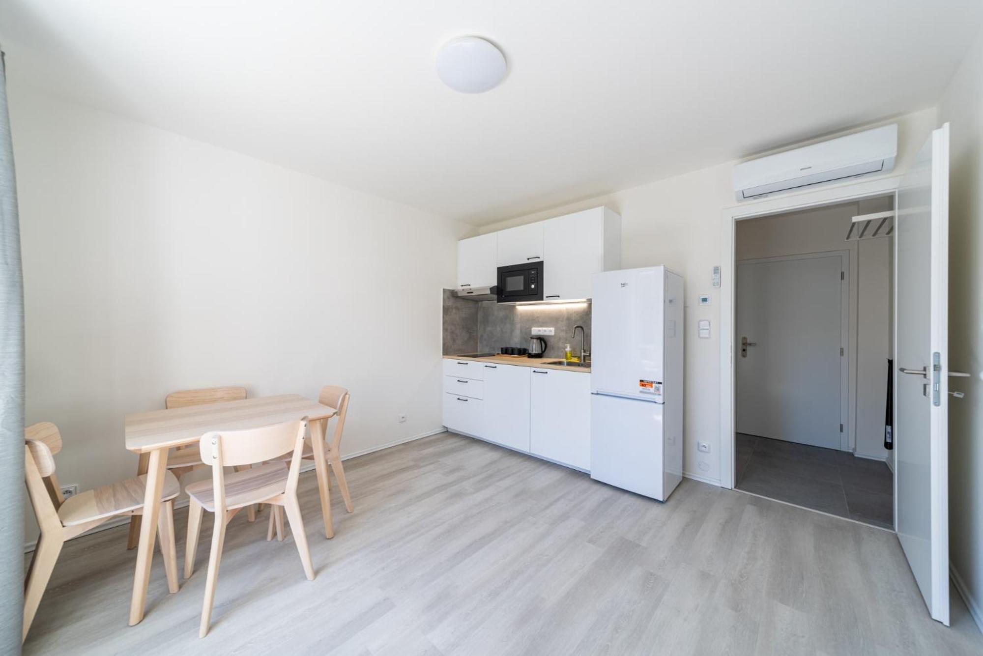 Apartments Borivojova 63 Прага Екстериор снимка