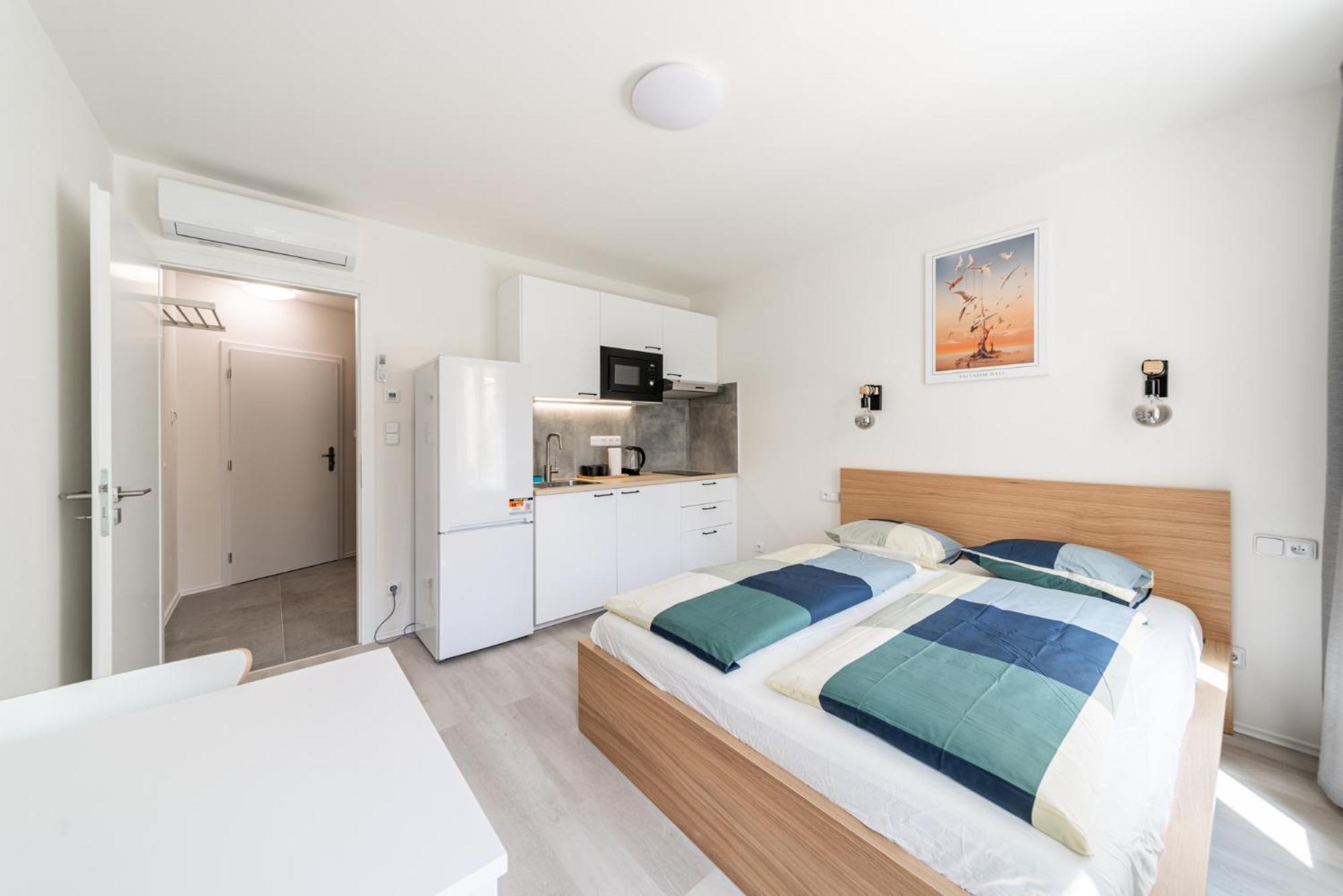 Apartments Borivojova 63 Прага Екстериор снимка